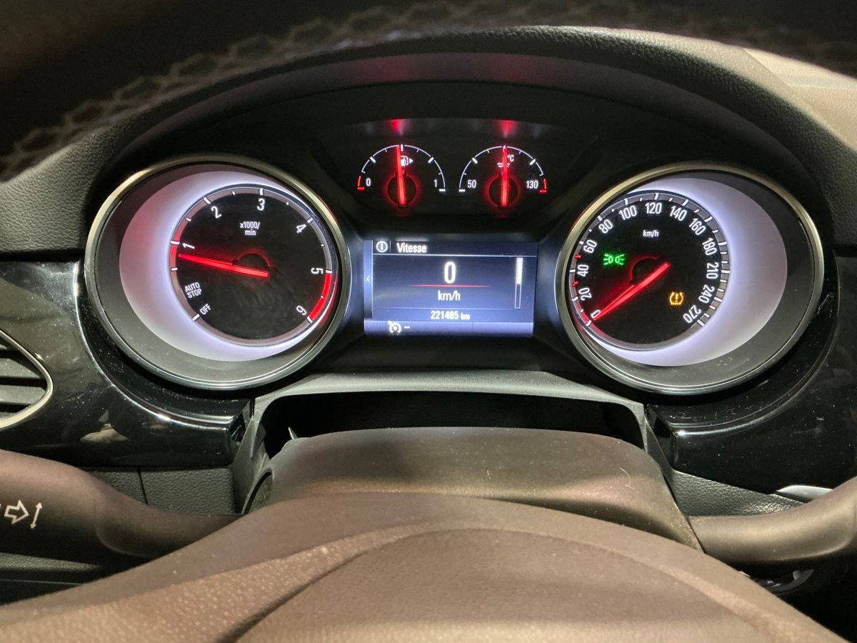 Opel Astra 2017 — photo 19
