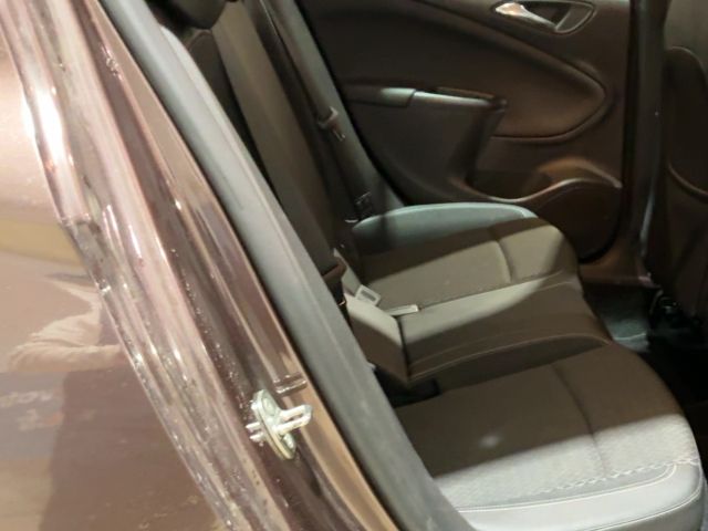 Opel Astra 2017 — photo 20