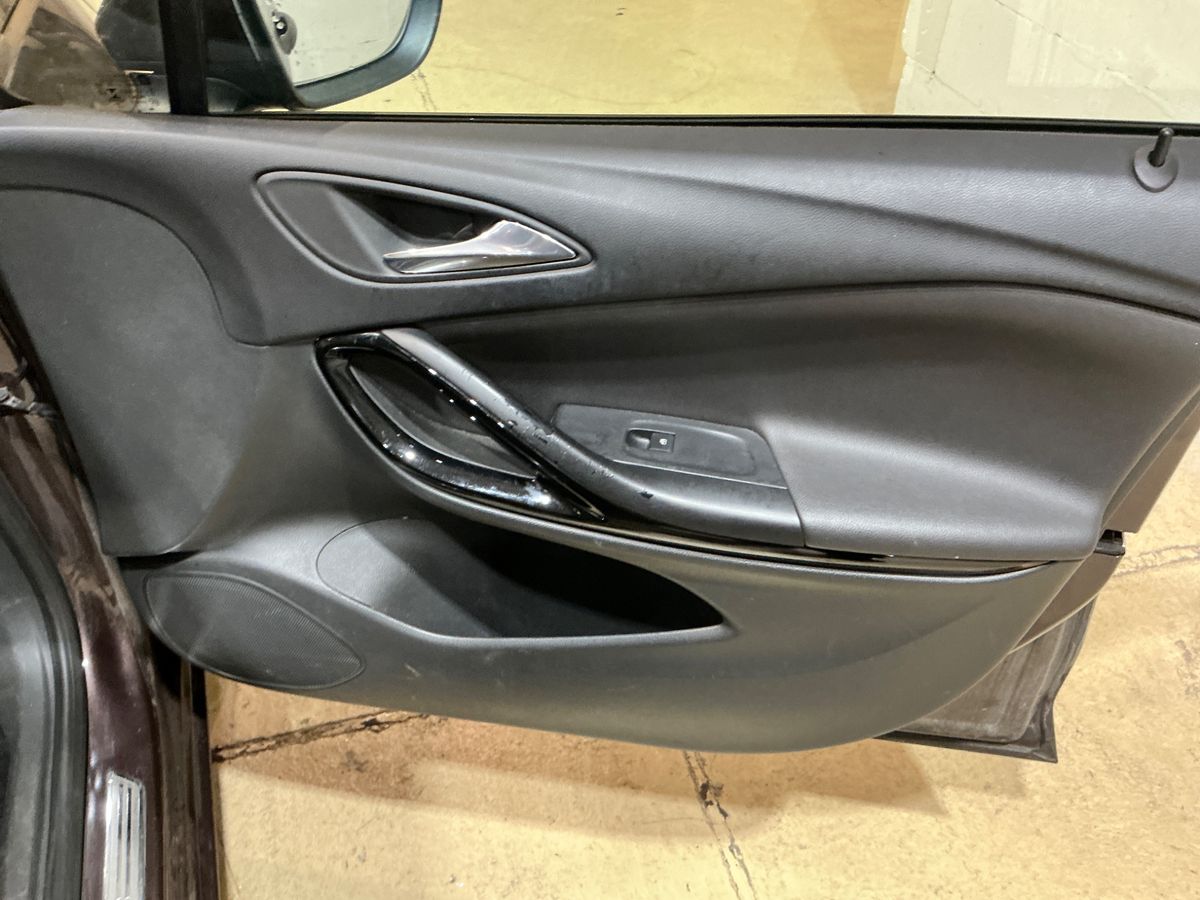 Opel Astra 2017 — photo 36
