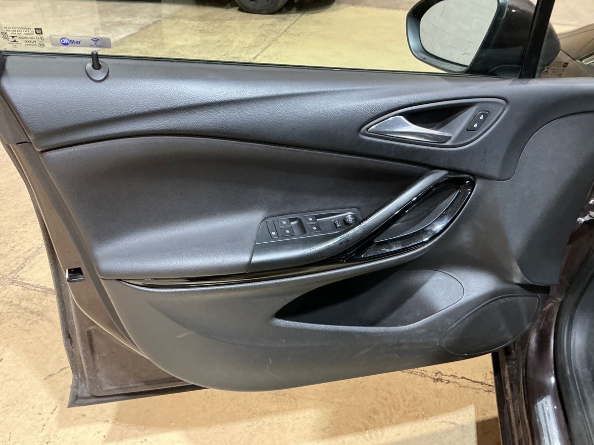 Opel Astra 2017 — photo 39