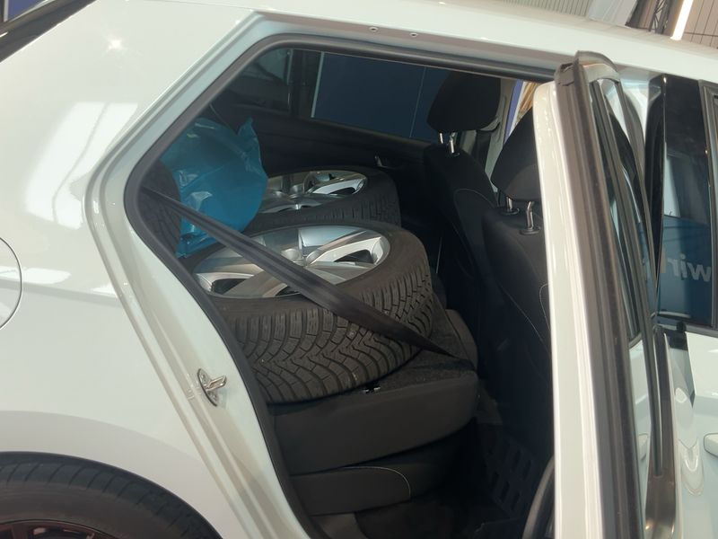 Skoda Fabia 1.0 TSI Ambition — zdjęcie 14