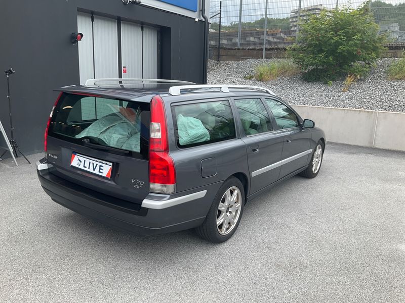 Volvo V70 2.5 T — zdjęcie 2