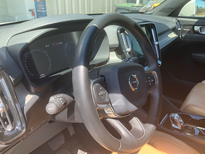 Volvo XC40 2.0 D4 Inscription Luxe AWD 2019 – снимка 22