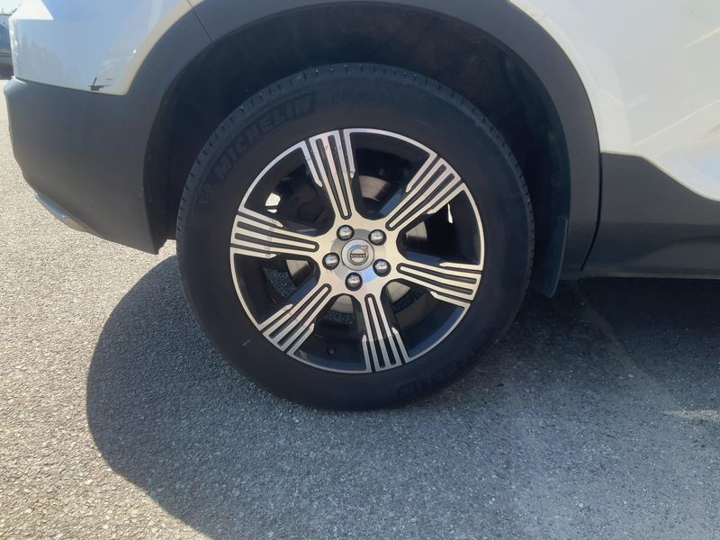 Volvo XC40 2.0 D4 Inscription Luxe AWD 2019 – снимка 9