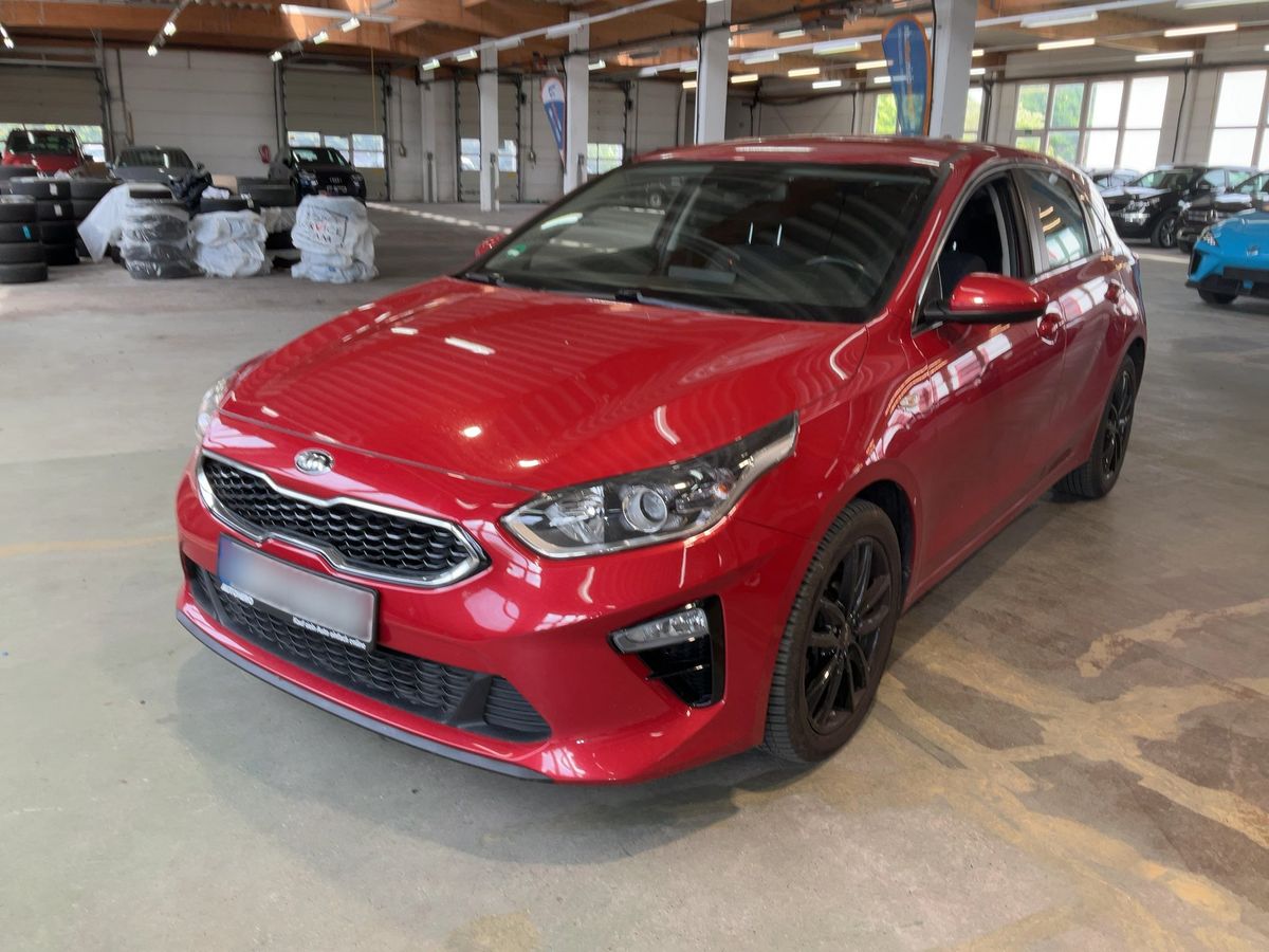 Kia cee'd 2021 — photo 1