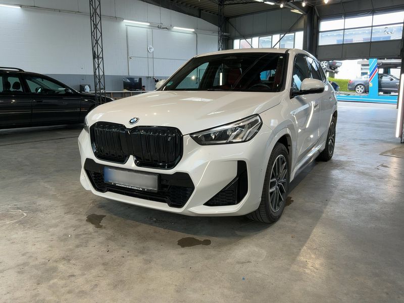 iX1 xDrive 30 M Sport