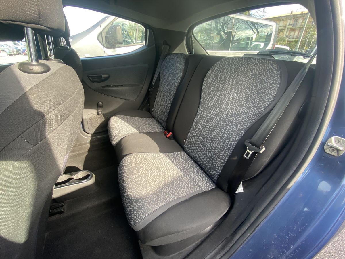 Lancia Ypsilon 1.0 Mild-Hybrid Silver