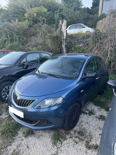 Lancia Ypsilon 1.0 Mild-Hybrid Silver