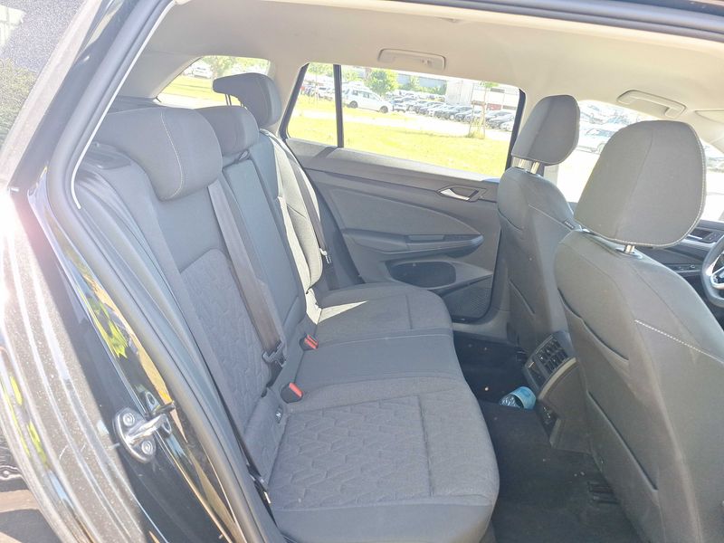 Volkswagen Golf VIII 1.5 eTSI Life — zdjęcie 13
