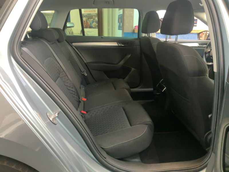Skoda Superb 1.4 TSI iV Business — zdjęcie 14