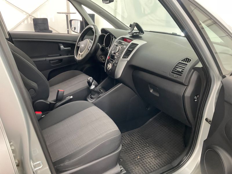 Kia Venga 1.6 Spirit — zdjęcie 3