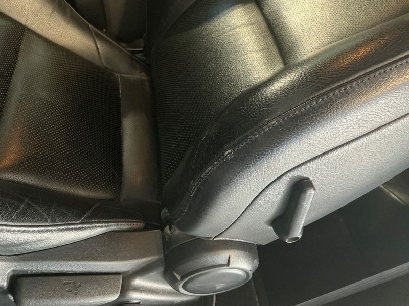 Hyundai Genesis 3.8 Basis 2011 – снимка 22