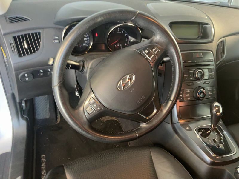 Hyundai Genesis 3.8 Basis 2011 – снимка 17