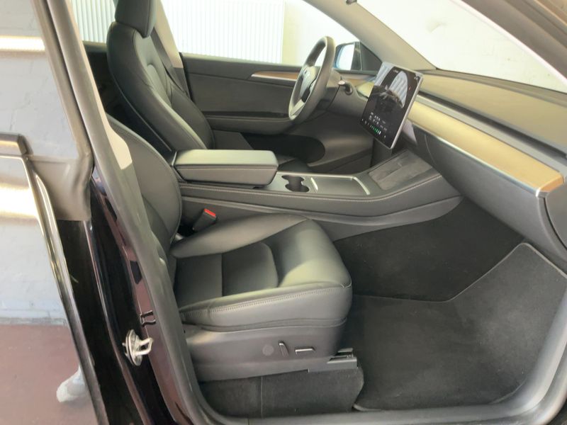 Tesla Model Y Standard Range 2023 – снимка 16