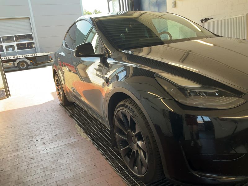 Tesla Model Y Standard Range 2023 – снимка 12