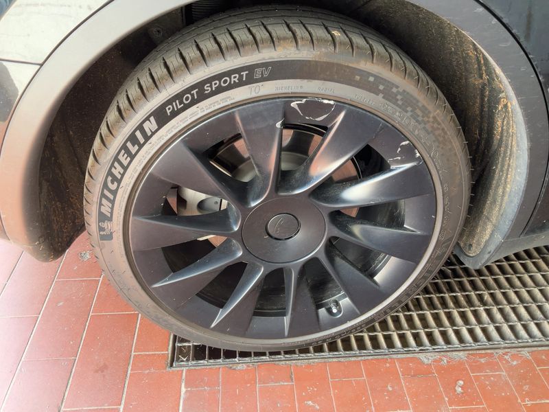 Tesla Model Y Standard Range 2023 – снимка 9