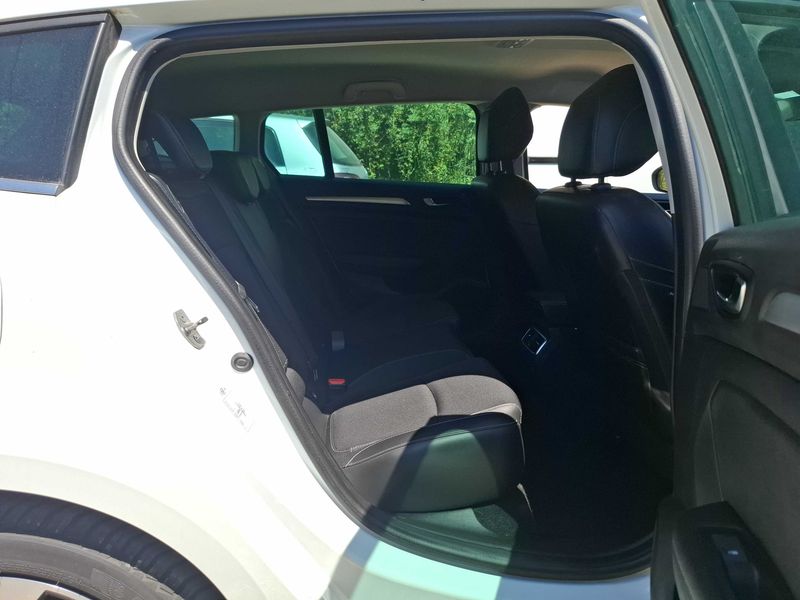Renault Megane 1.5 BLUE dCi Techno — zdjęcie 14
