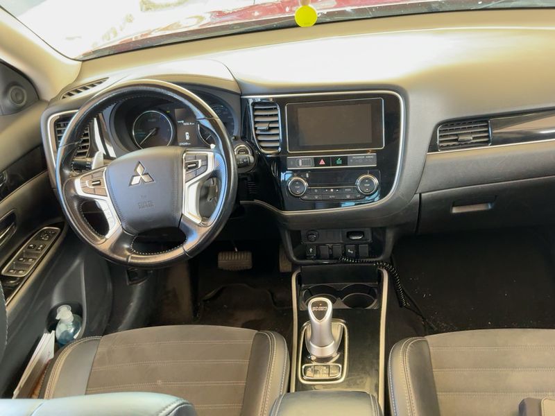 Mitsubishi Outlander 2.4 PHEV Motion 4WD 2018 – снимка 17