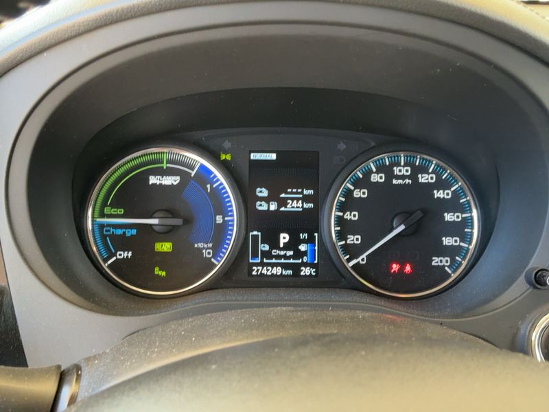 Mitsubishi Outlander 2.4 PHEV Motion 4WD 2018 – снимка 18