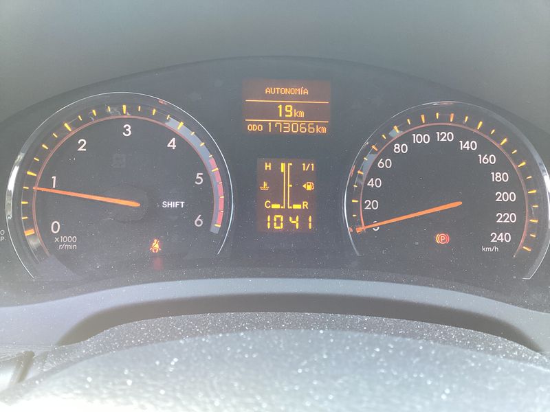 Toyota Avensis 2.0 D-4D Active — zdjęcie 12