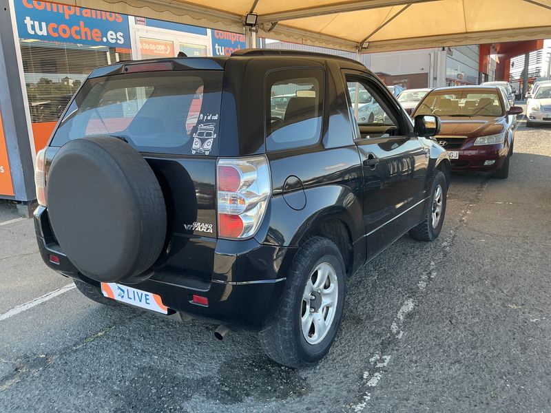 Suzuki Grand Vitara 1.9 DDiS 3 portes — zdjęcie 2
