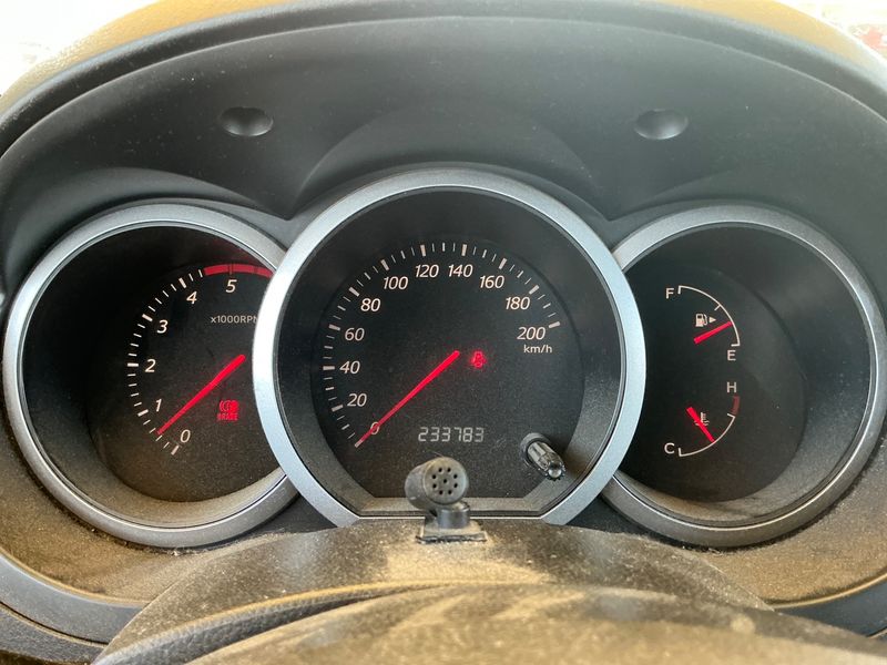Suzuki Grand Vitara 1.9 DDiS 3 portes — zdjęcie 4