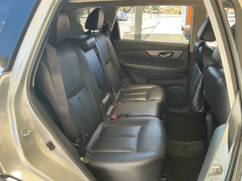 Nissan X-Trail 1.6 dCi Tekna 4x4 — zdjęcie 14