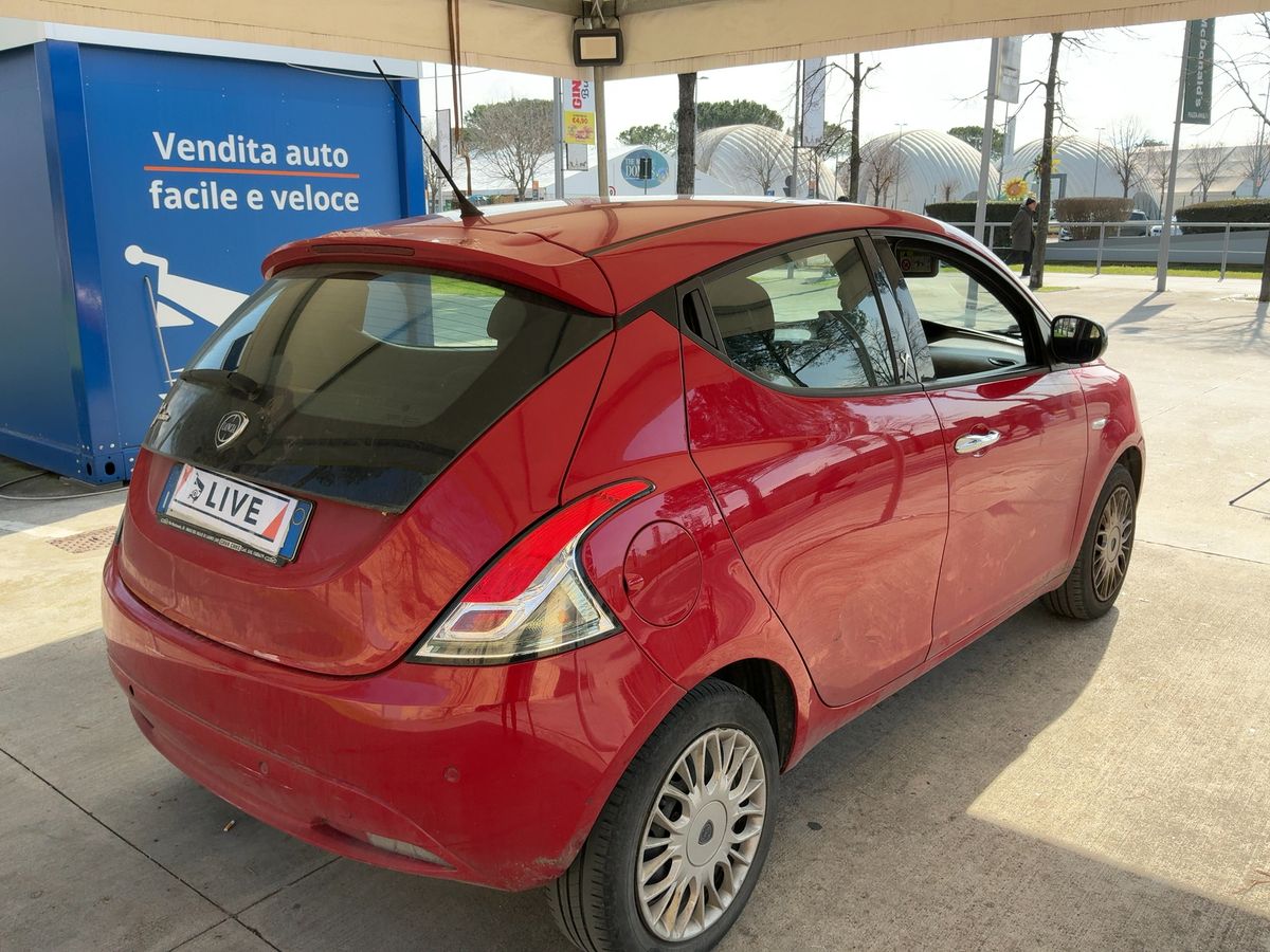 Lancia Ypsilon 2017 — photo 9