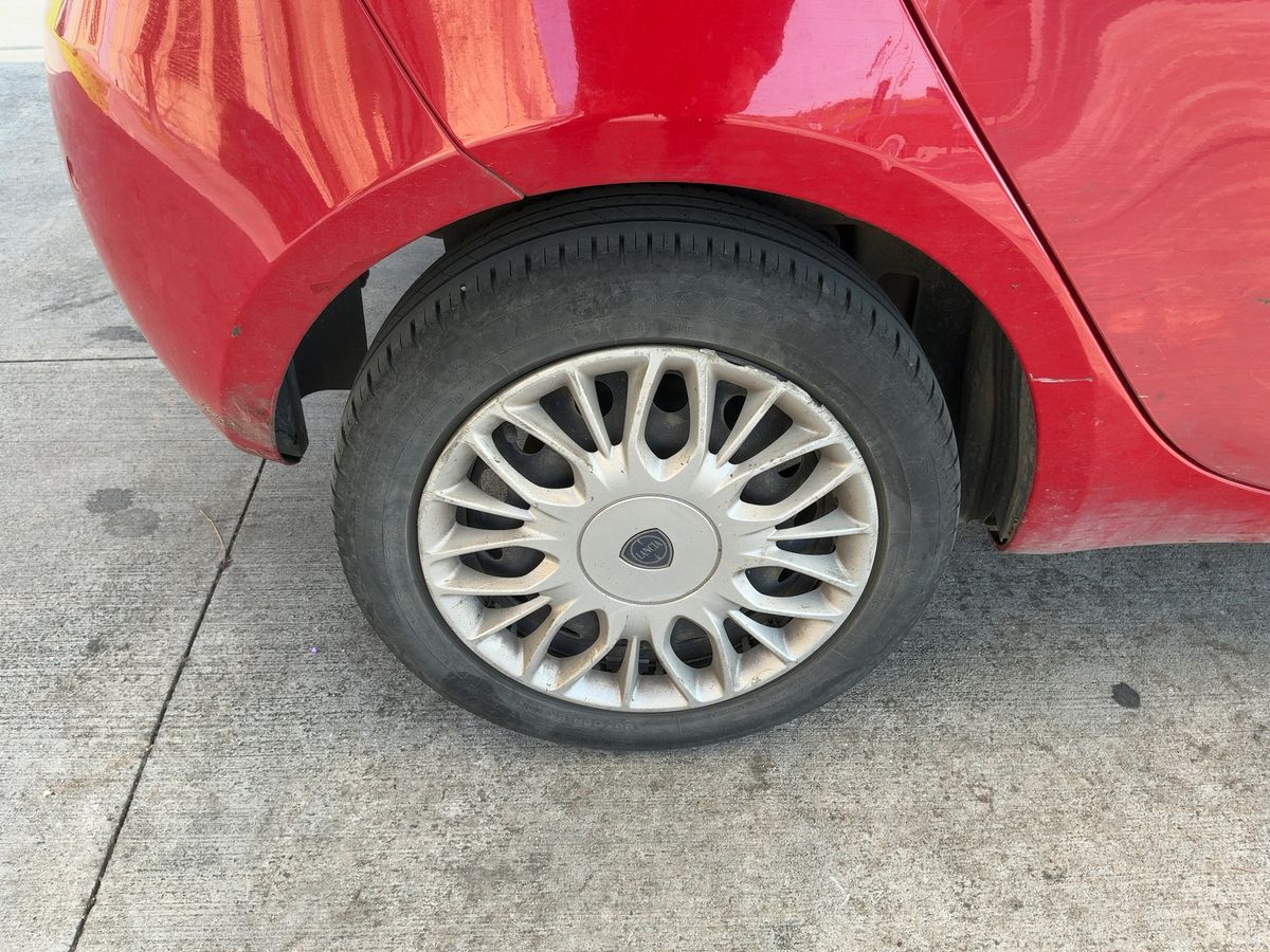 Lancia Ypsilon 2017 — photo 10