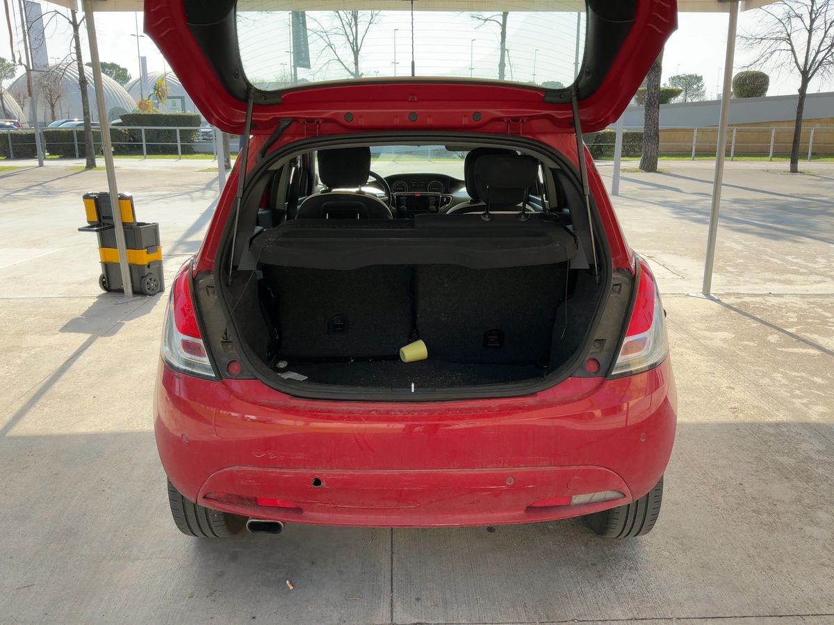 Lancia Ypsilon 2017 — photo 16