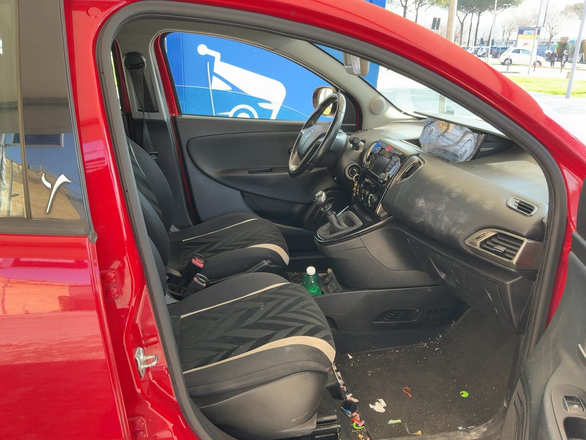 Lancia Ypsilon 2017 — photo 17