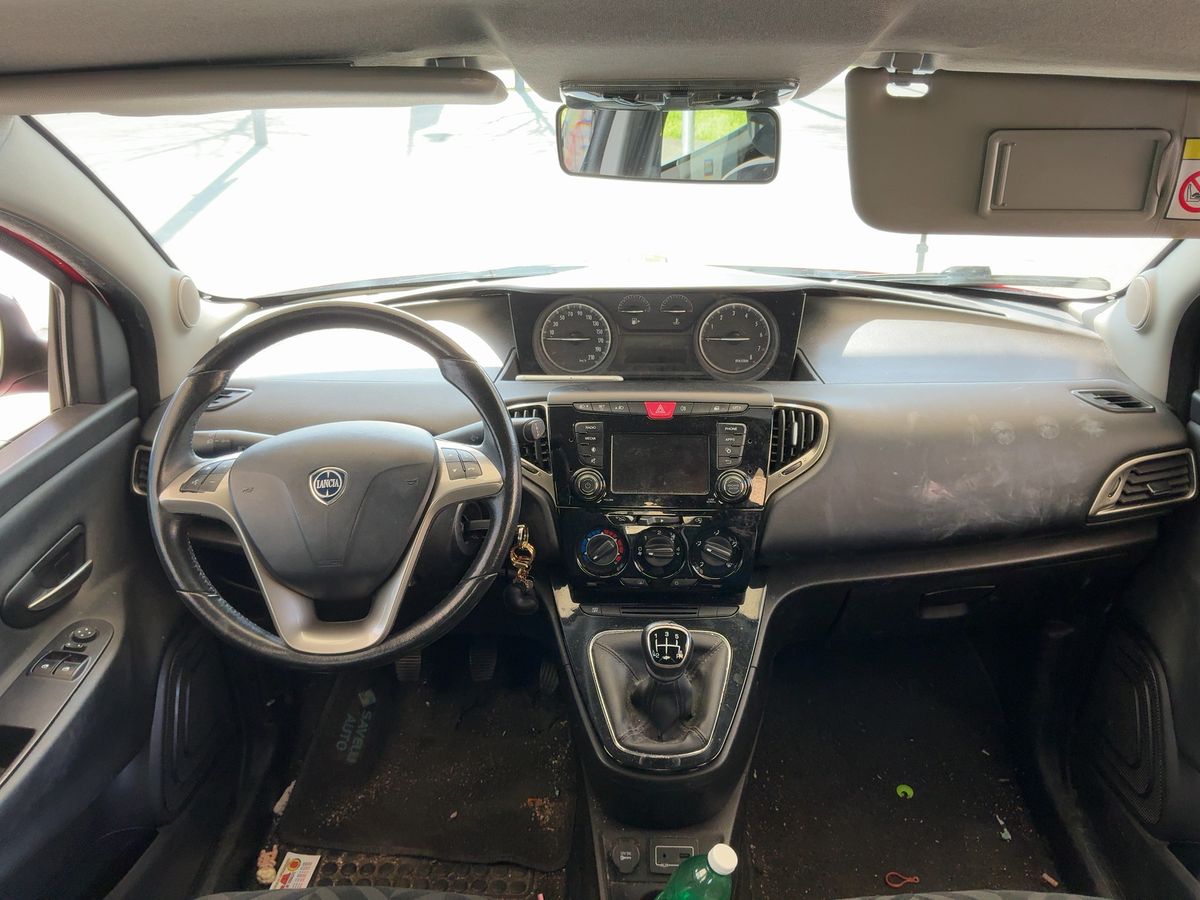 Lancia Ypsilon 2017 — photo 18