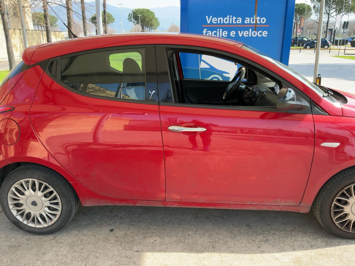 Lancia Ypsilon 2017 — photo 11
