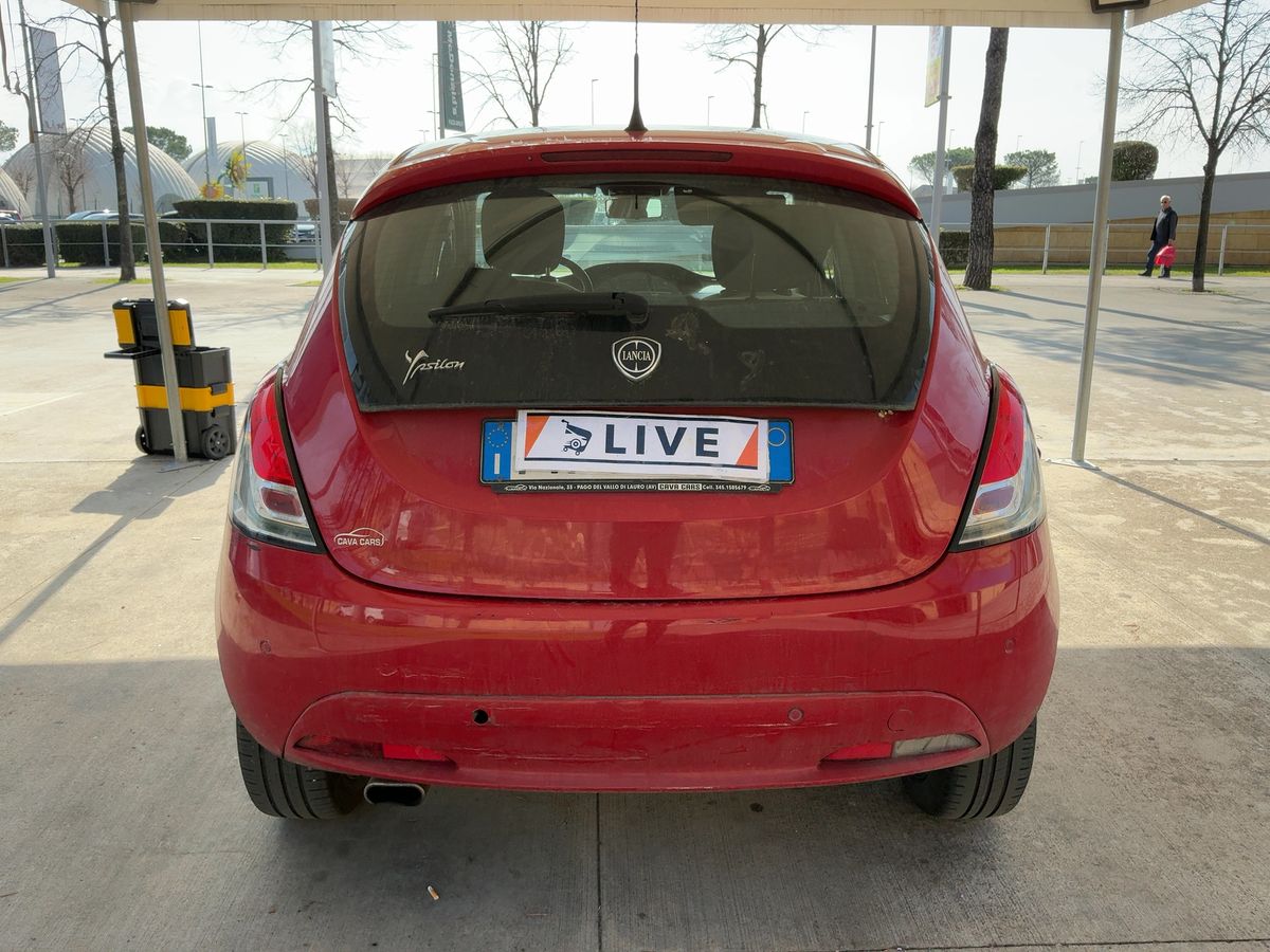 Lancia Ypsilon 2017 — photo 8