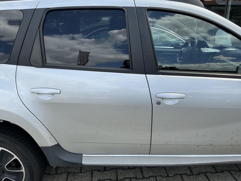 Dacia Duster 1.2 TCe Black Shadow 4x2 2018 – снимка 10