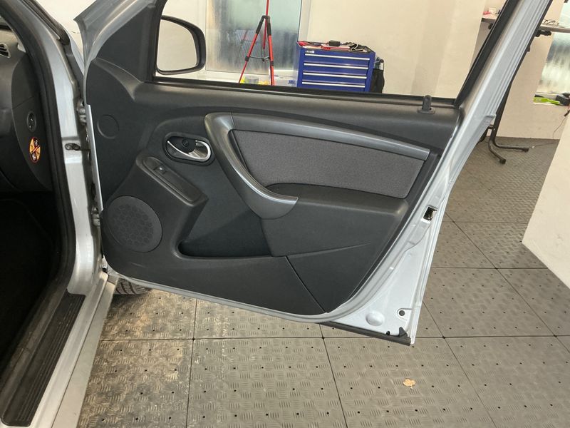 Dacia Duster 1.2 TCe Black Shadow 4x2 2018 – снимка 48