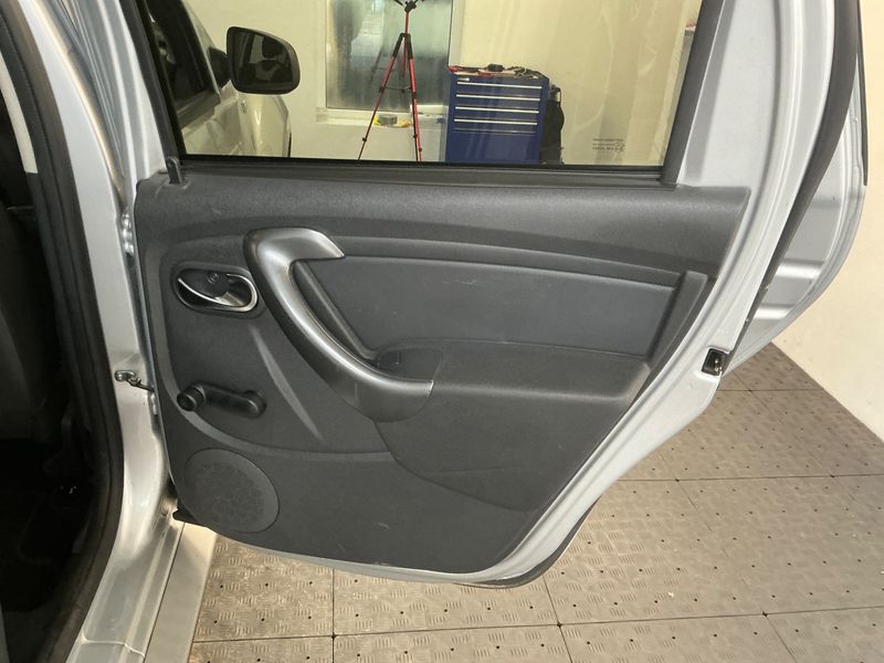 Dacia Duster 1.2 TCe Black Shadow 4x2 2018 – снимка 47