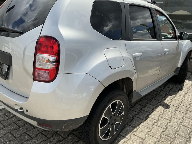 Dacia Duster 1.2 TCe Black Shadow 4x2 2018 – снимка 8