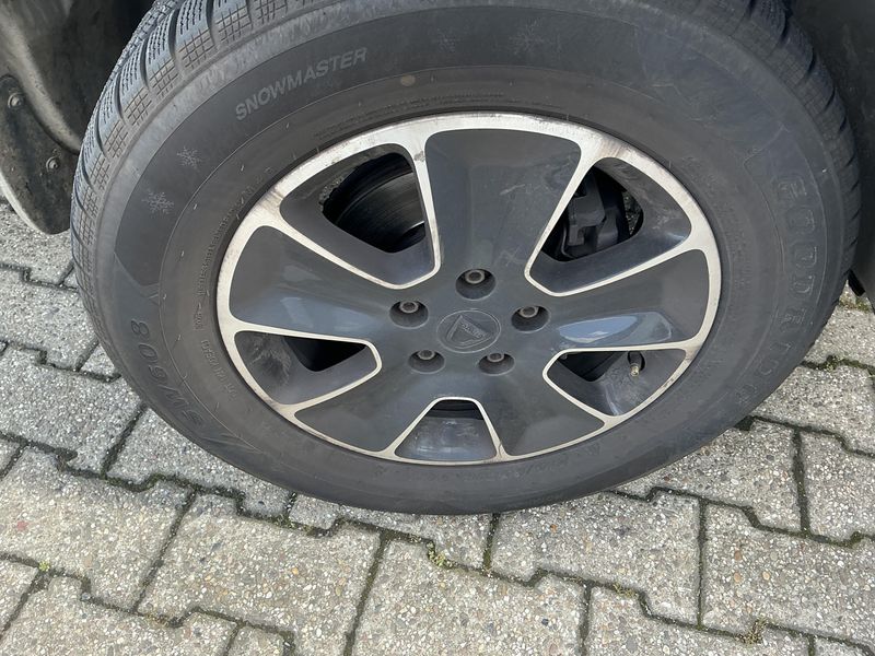 Dacia Duster 1.2 TCe Black Shadow 4x2 2018 – снимка 11