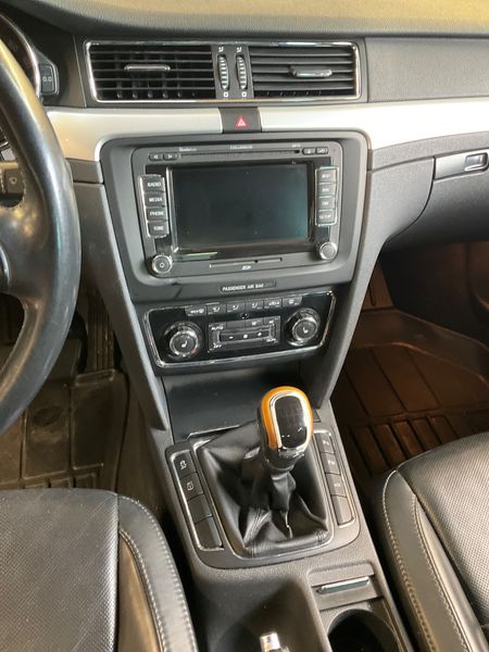 Skoda Superb 2.0 TDI Elegance 2012 – снимка 33