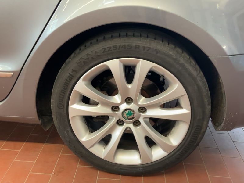Skoda Superb 2.0 TDI Elegance 2012 – снимка 5