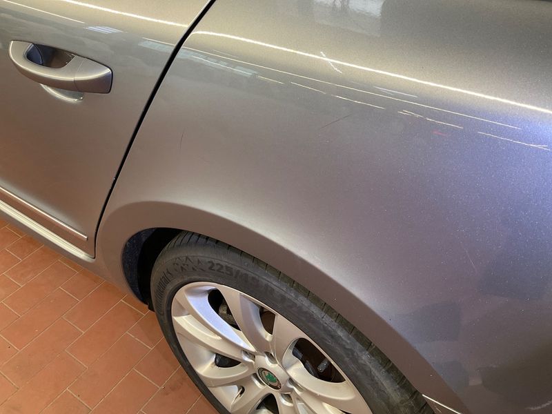 Skoda Superb 2.0 TDI Elegance 2012 – снимка 36