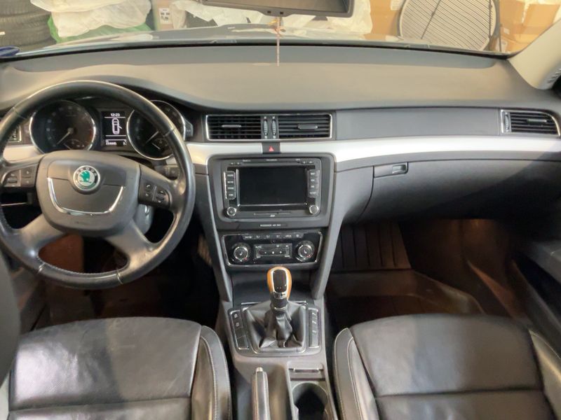 Skoda Superb 2.0 TDI Elegance 2012 – снимка 18