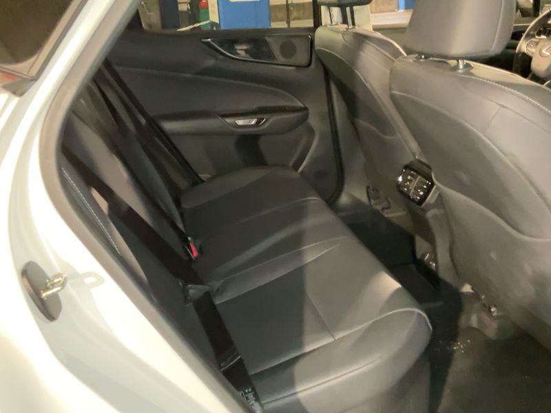 Lexus NX-Serie NX 450h+ E-Four Premium — zdjęcie 14
