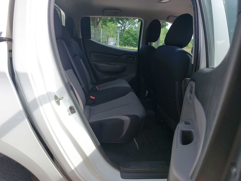 Mitsubishi L 200 2.4 DI-D Basis Doppelkabine 4WD — zdjęcie 13