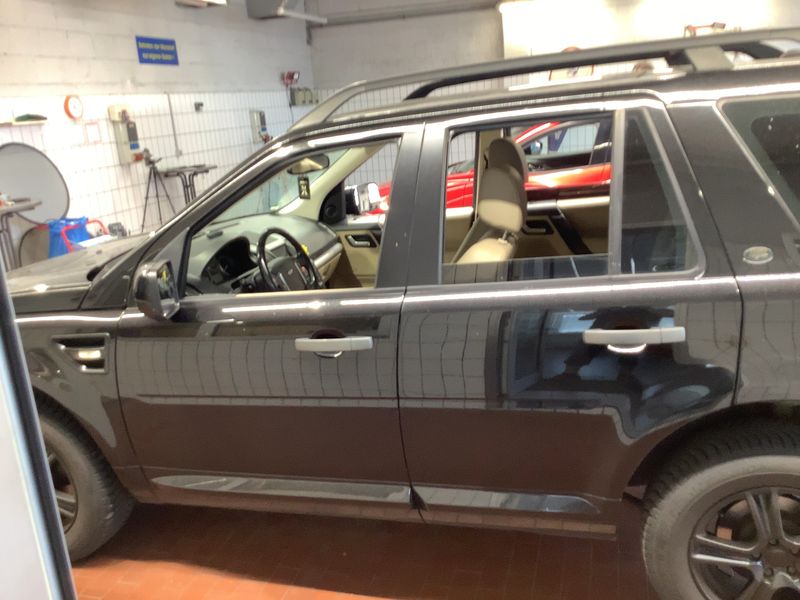 Land Rover Freelander 2.2 Td4 SD4 SE — zdjęcie 4