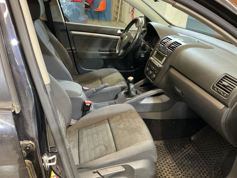 Volkswagen Golf V 1.6 Tour — zdjęcie 3