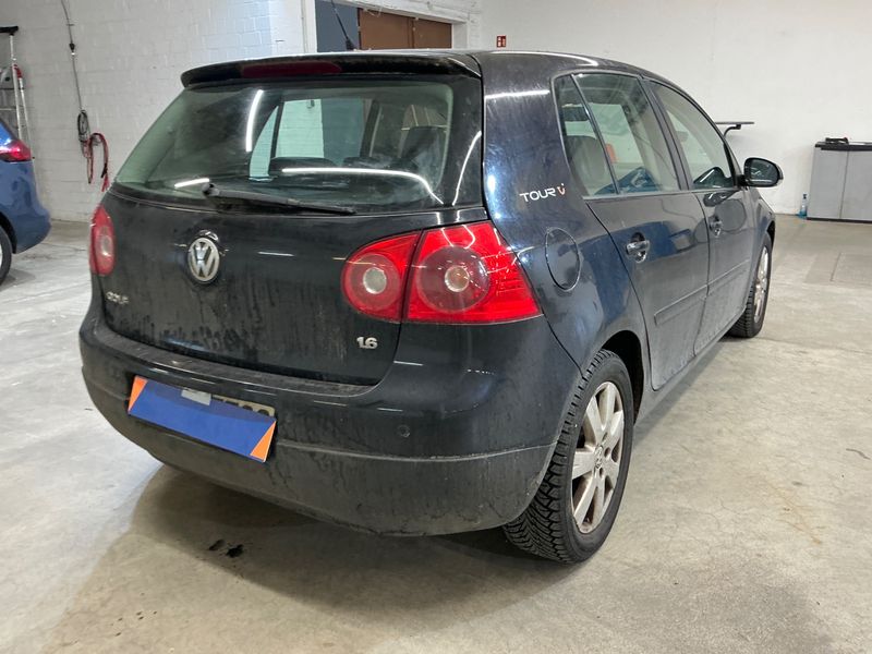 Volkswagen Golf V 1.6 Tour — zdjęcie 2