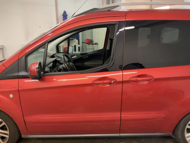 Ford Tourneo 1.0 EcoBoost Titanium — zdjęcie 4