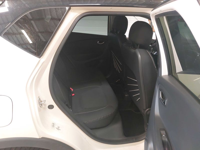Renault Captur 1.5 dCi Energy Intens — zdjęcie 14